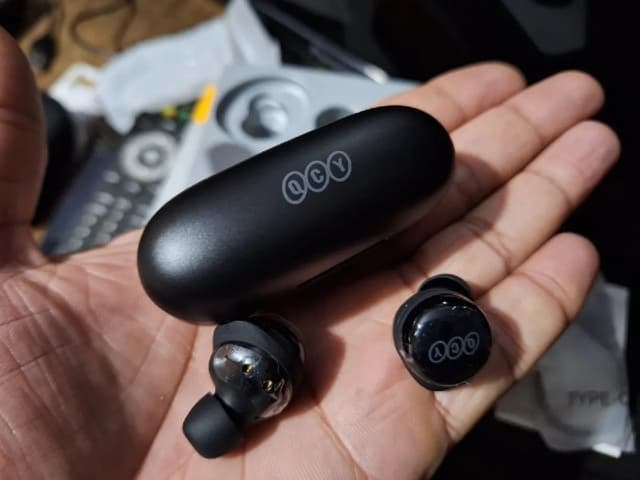 Imagem de Fone QCY T17 Bluetooth 5.1 | Cancelamento de Ruído | Modo Game na loja Mercado Livre