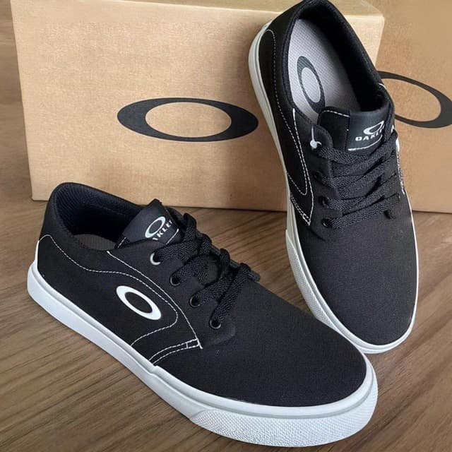 Imagem de TÊNIS OAKLEY POR MENOS DA METADE na loja Mercado Livre